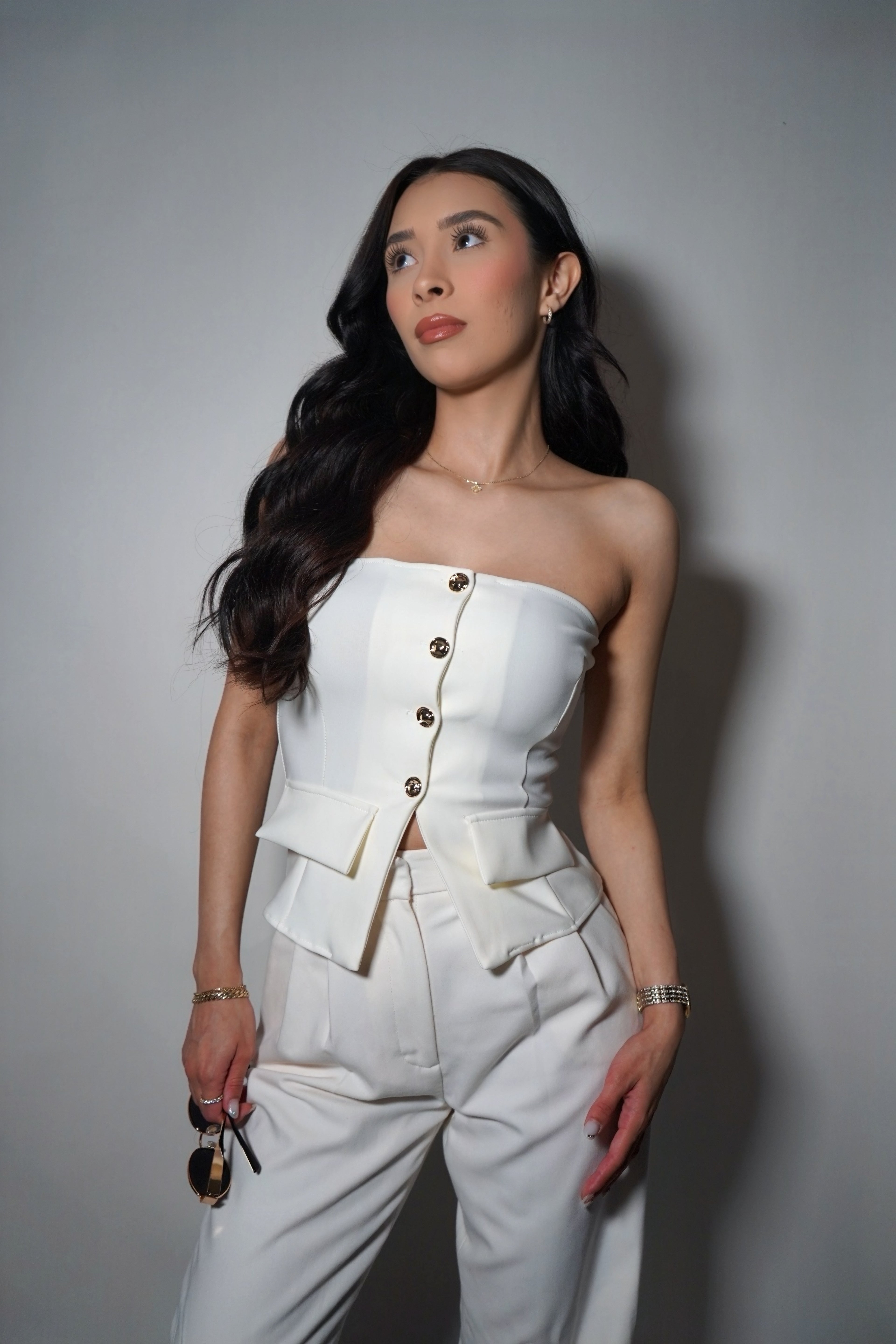 WHITE STRAPLESS BUTTON TOP